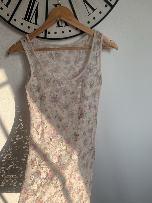 Vestido floral de renda