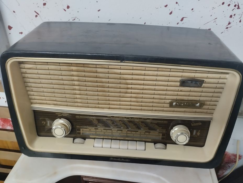 Rádio antigo a funcionar perfeitamente