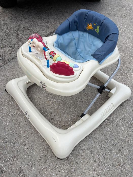 Andador para bebé com atividades
