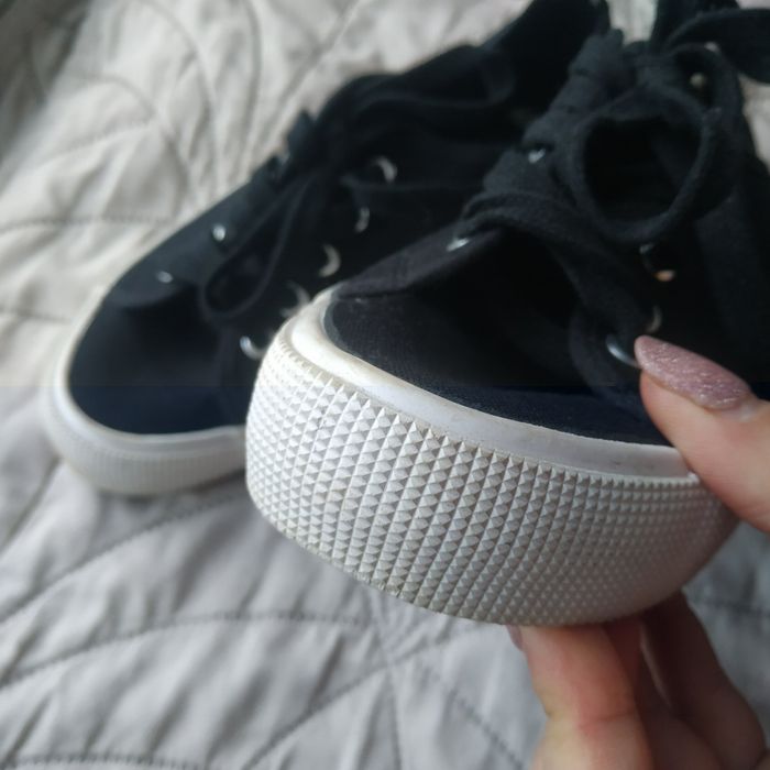 Кеди чорні для дівчинки фірма H&M