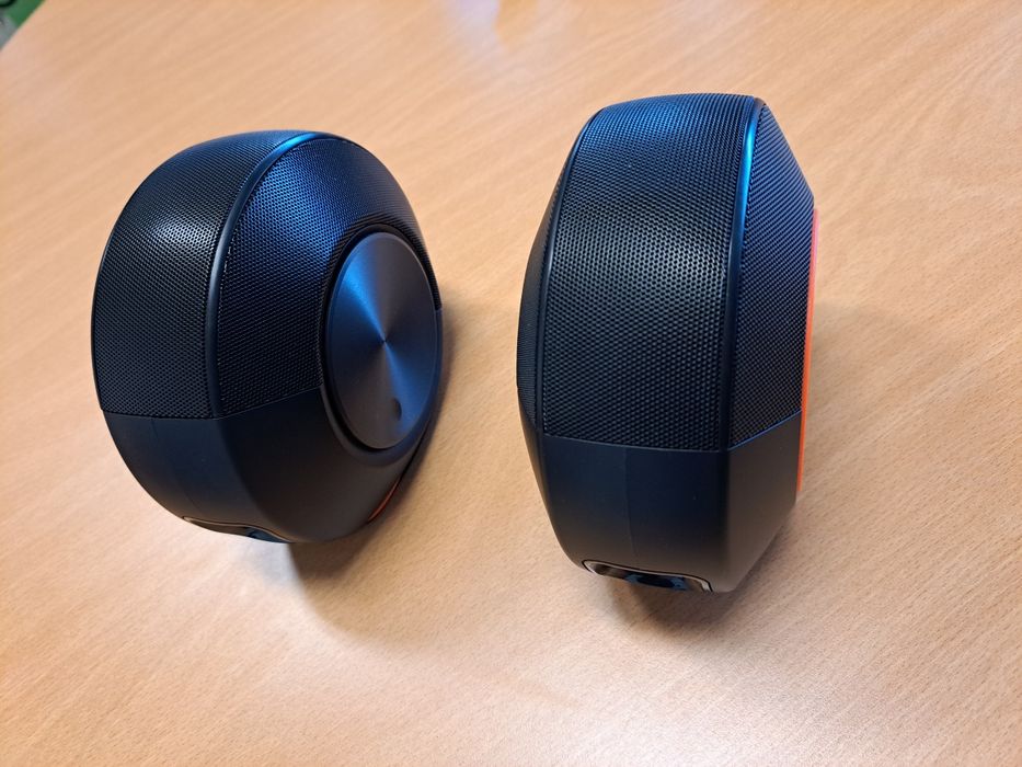 Colunas PC JBL Pebbles