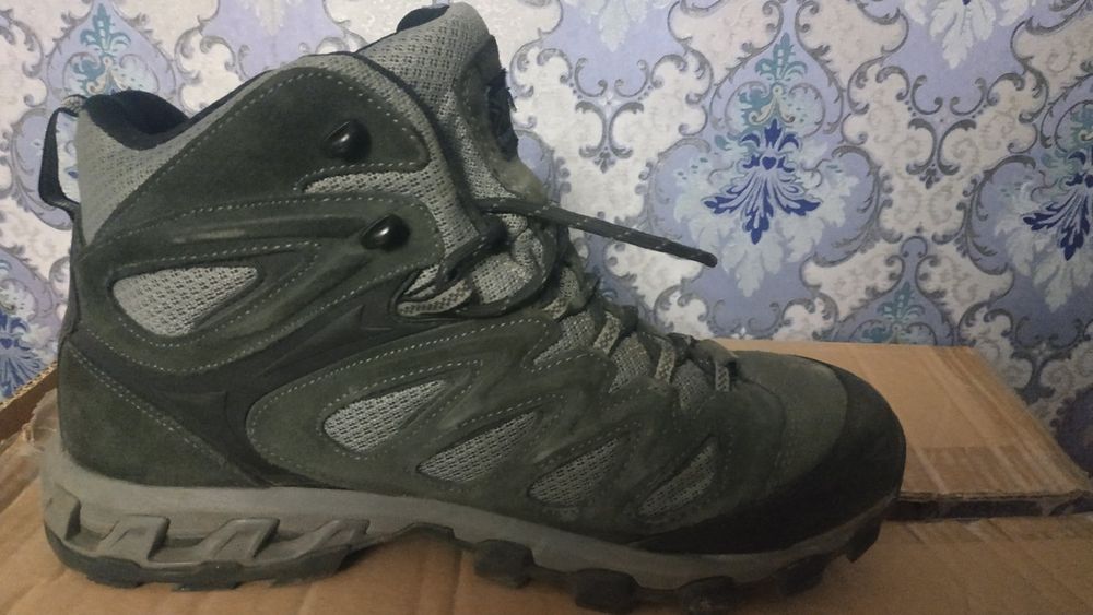 Продам трекінгові ботінки фірма Karrimor