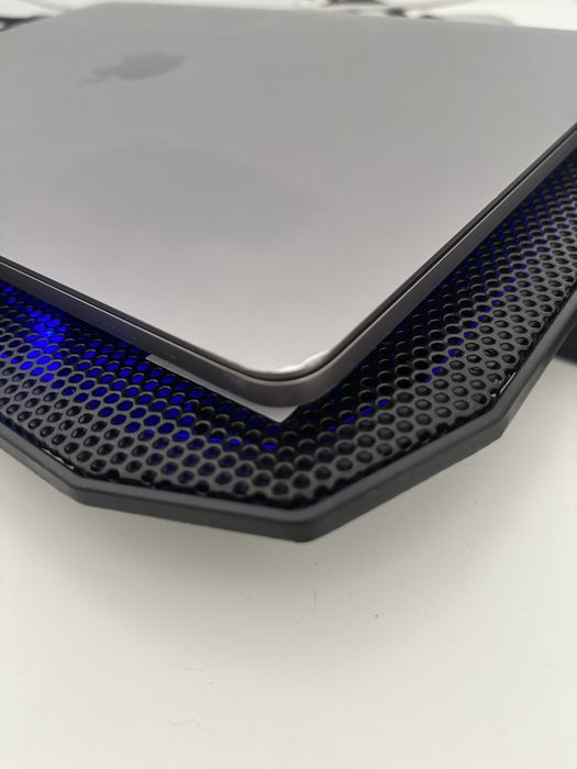 Macbook Pro M1 8gb RAM 256gb SSD 2020 touchbar