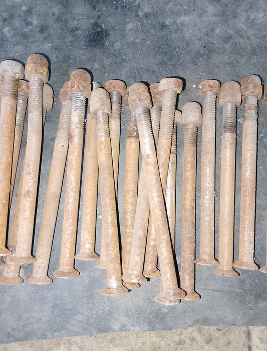 Продам гайки и болты