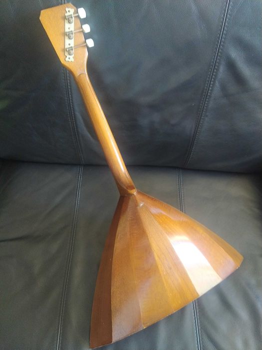 Antiga balalaica, balalaika tradiconal de 3 cordas. Produção artesanal
