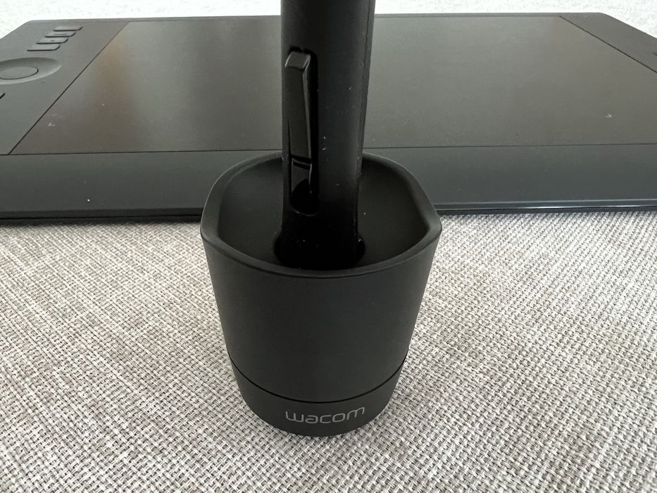 Tablet Graficzny Wacom Imtuos Pro M PTH-651/K z Bluethooth