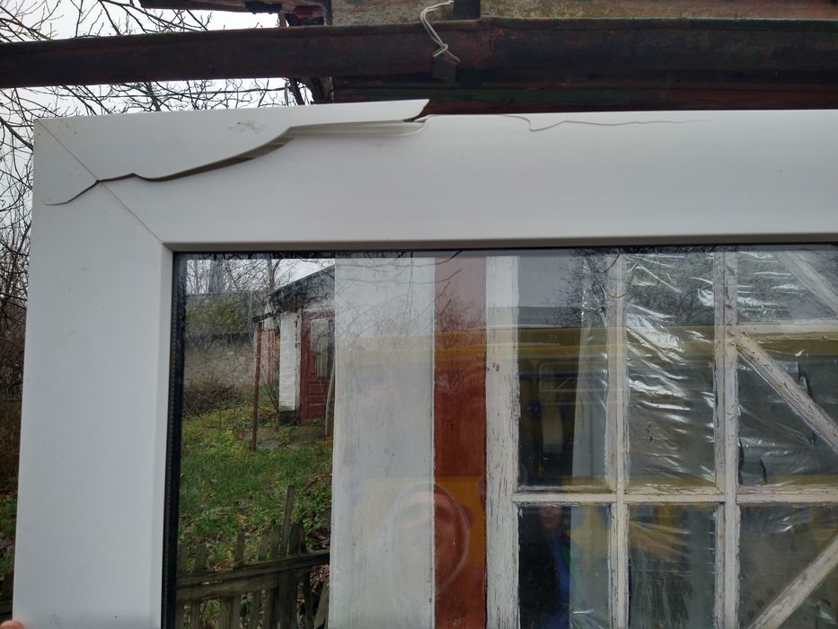 Продам пластикові двері