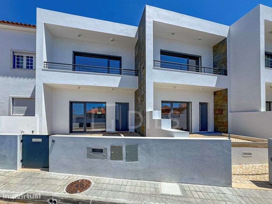 Moradia T2 com Vista Mar em Ribamar, Ericeira.