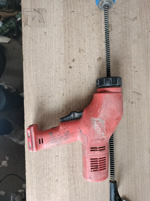 Pistolet do silikonu Milwaukee stan nieznany