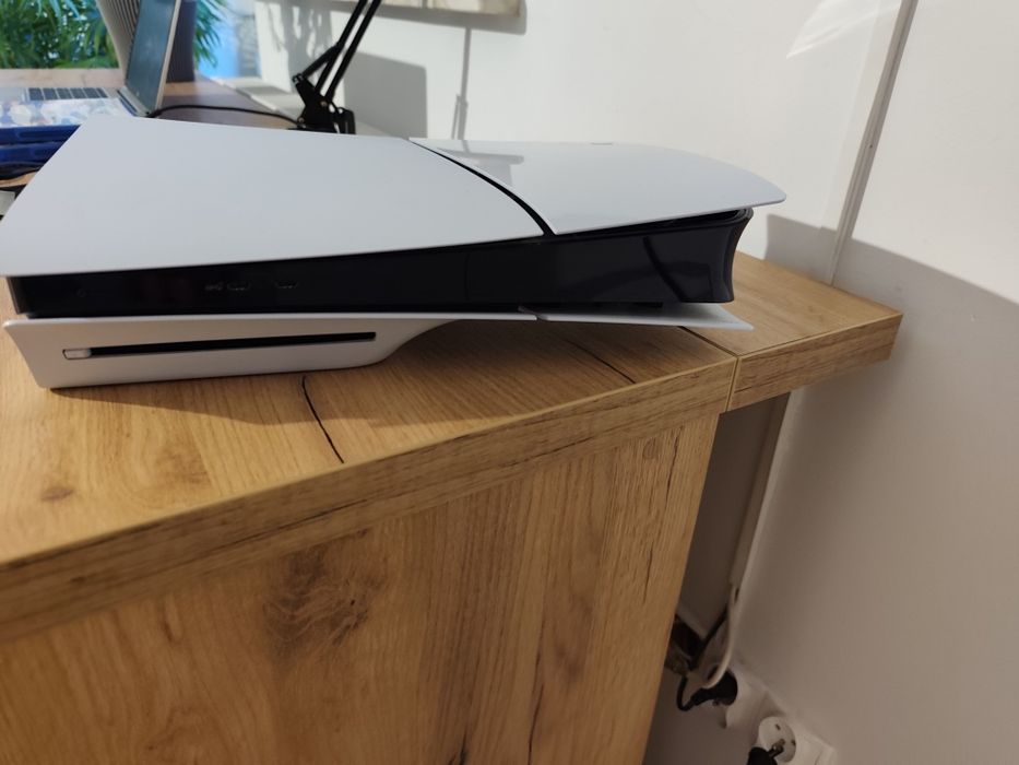 PlayStation 5 Slim z napędem  plus Farming Simulator 22 i 25