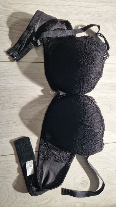 Biustonosz nowy, 70B ale rzeczywiscie jak 75A, push up