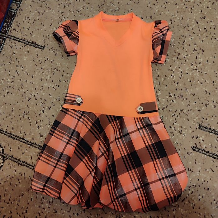 Продам летние платья на девочку 5-6 лет