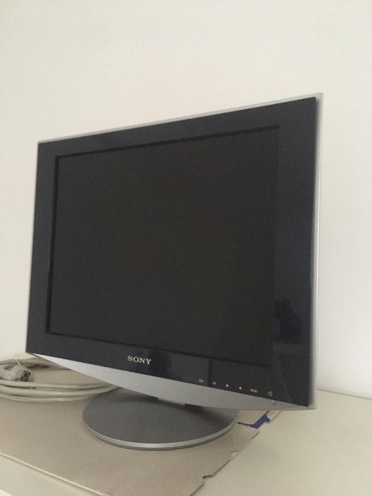 Monitor Sony, 15 polegadas. Em excelente estado.