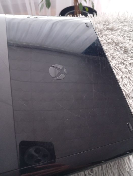 Konsola xbox 360 E - uszkodzony