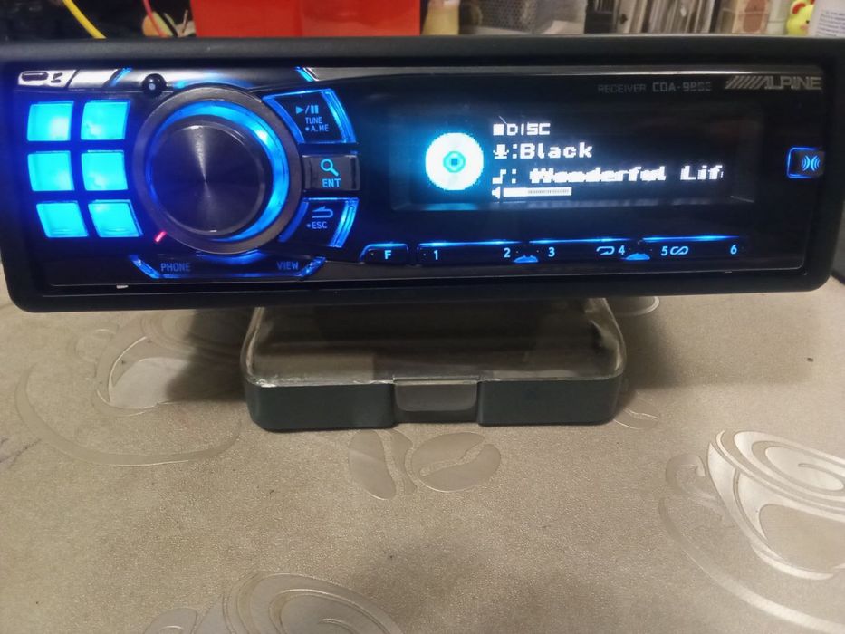 Продам автомагнитолу Alpine 9886