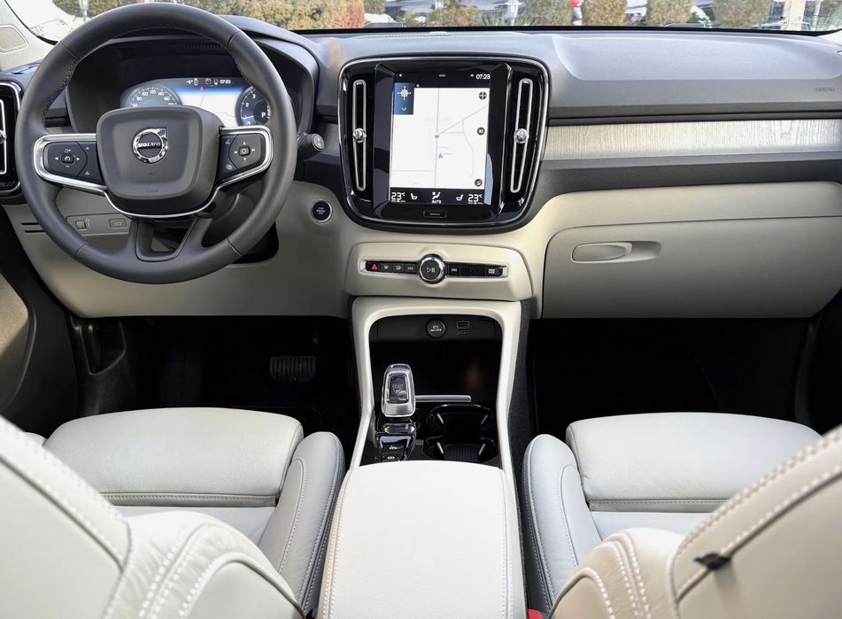 Volvo XC 40 INSCRIPTION+FULL*panorama*pamięć*akt.tempomat*WYJĄTKOWE !