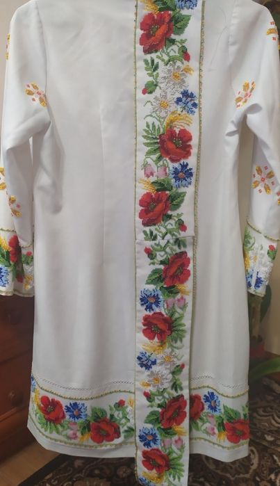 Нове вишите чеським бісером плаття підійде на розм 48-52