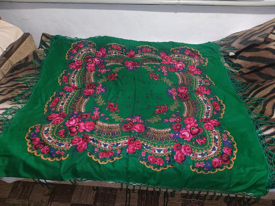 Платок большой новый 125см