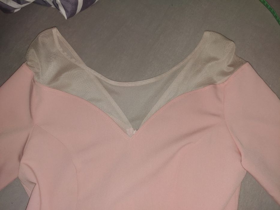 Nowa Sukienka wieczorowa rozm. 38 pudrowy róż z siatką, falbany, rozkl