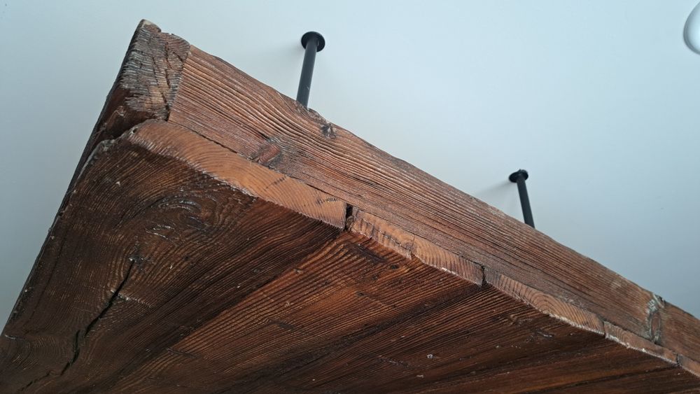 stare belki drewno stolik lampa szafka stół kawowy meble łóżko