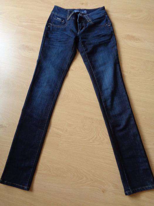 Nowe jeansy, spodnie jeansowe XS
