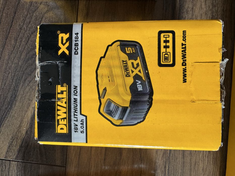DeWalt DCS369N + 4,0Ah 18V Piła Szablasta Lisica