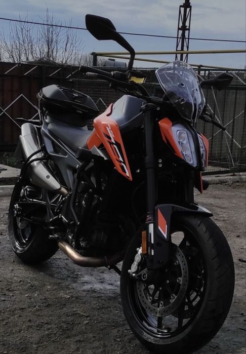 Оригінальне вітрове скло на КТМ Duke 790