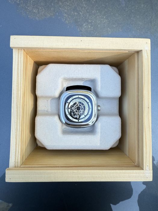 Годинник SEVENFRIDAY sf-p1b/01