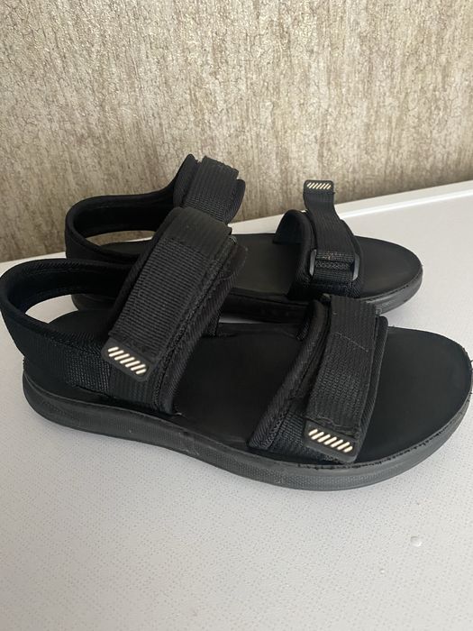 Босоніжки для хлопчика 32розмір ,устілка 22см