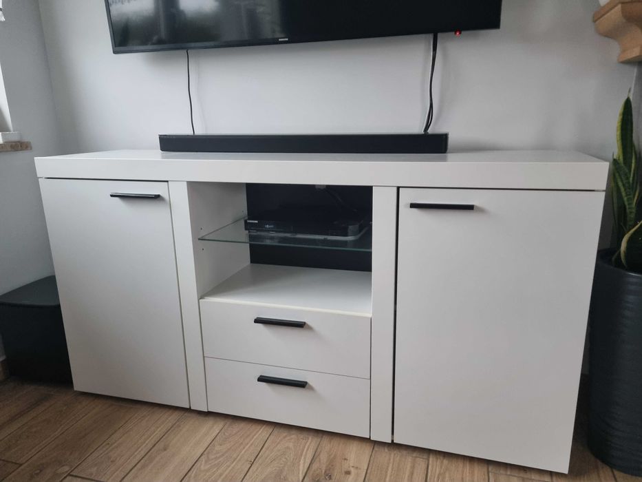 Pojemna Biała Komoda