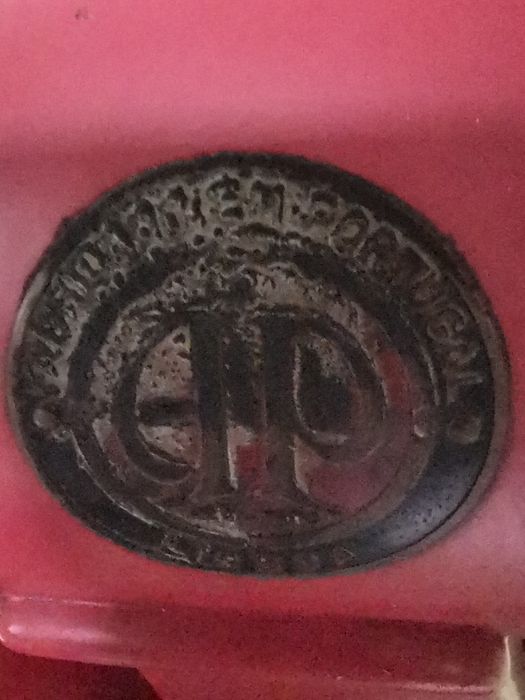 Moinho de café industrial eléctrico muito antigo a funcionar