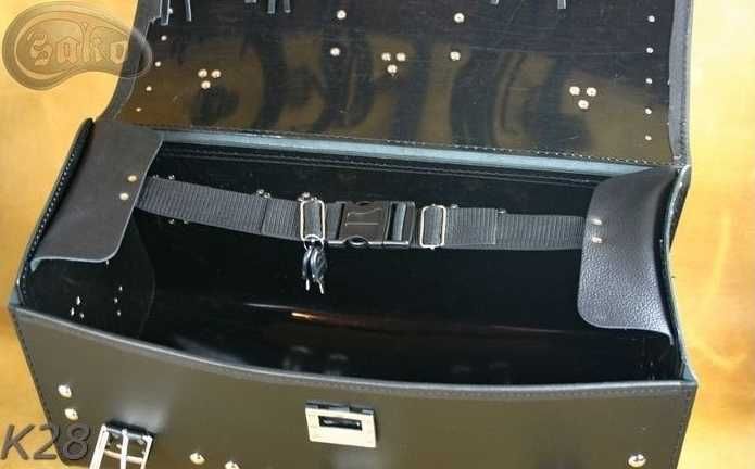 Kufer K280 z zamkiem, kieszonkami oraz nakładkami