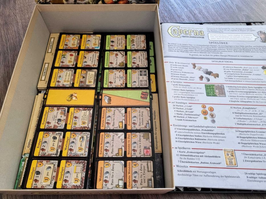 Insert organizer do gry Kawerna, mieści dodatek Dokąd sięgają korzenie