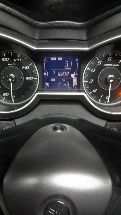 Yamaha XMAX 300 ABS 2018 – Revisões em dia – Extras – Muito estimada