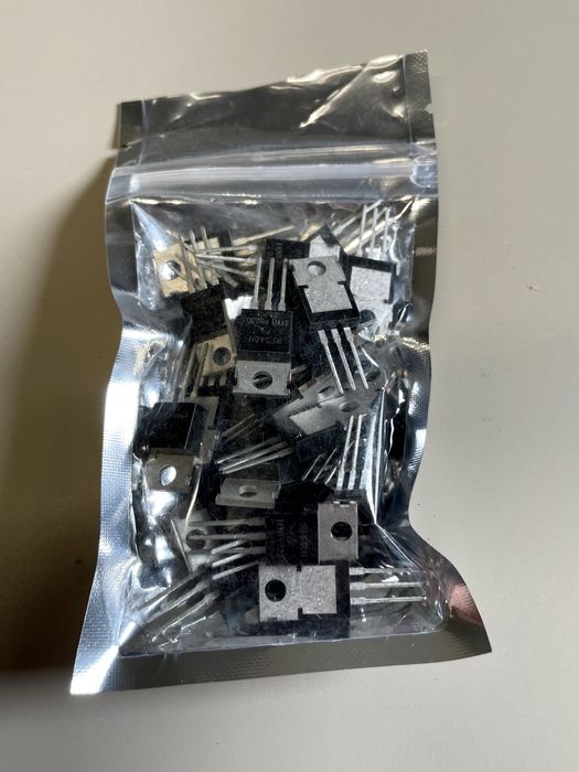 Tranzystor MOSFET IRF540N TO-220 100V 33A – Komplet 30 szt. (2727)