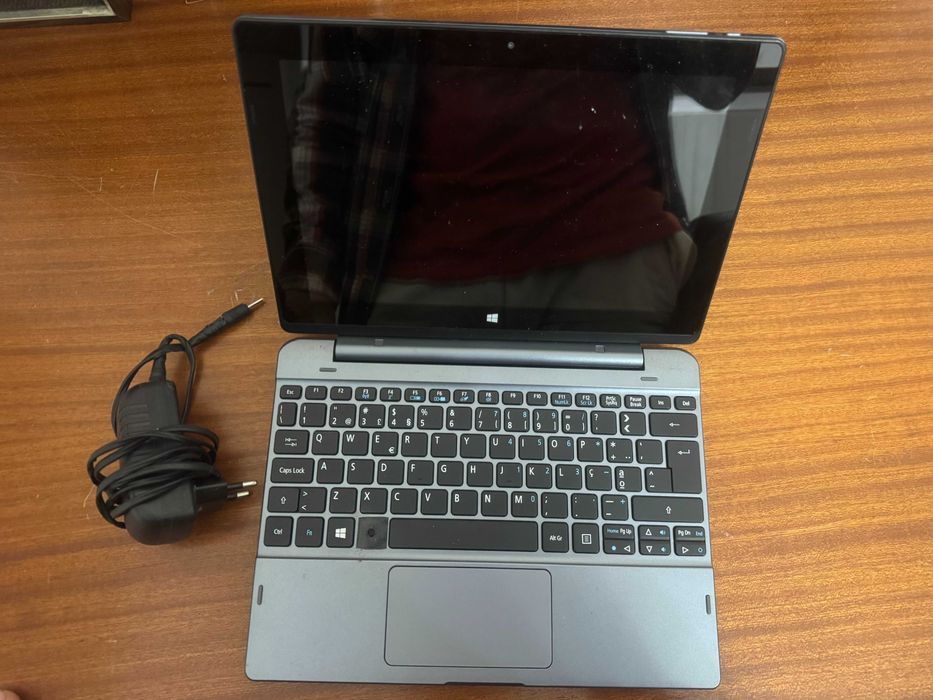 Portátil Híbrido 2-em-1 Acer One 10 (S1002) – Para Peças