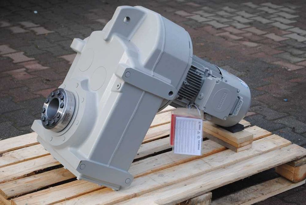 Motoreduktor 4kw. 10obr./min. z hamulcem. Firmy SIEMENS