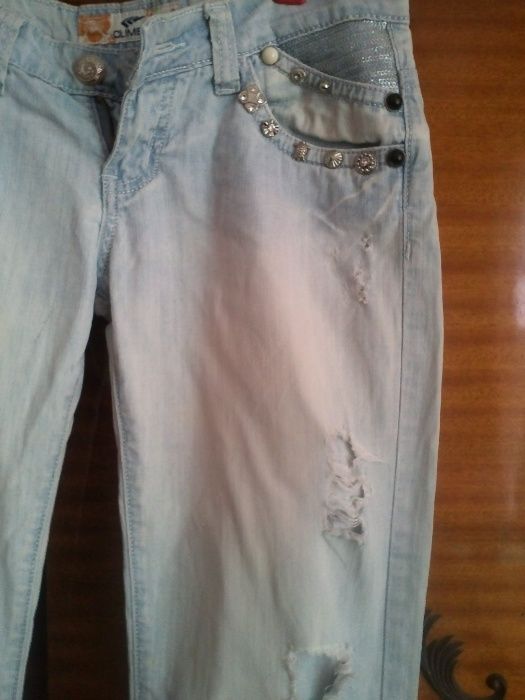 Продам        джинсы