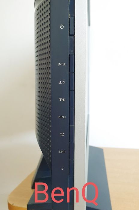 3 monitory; IBM ThinkVision, LCD TFT. BenQ   FP222 Wa. Yakumo TFT 17