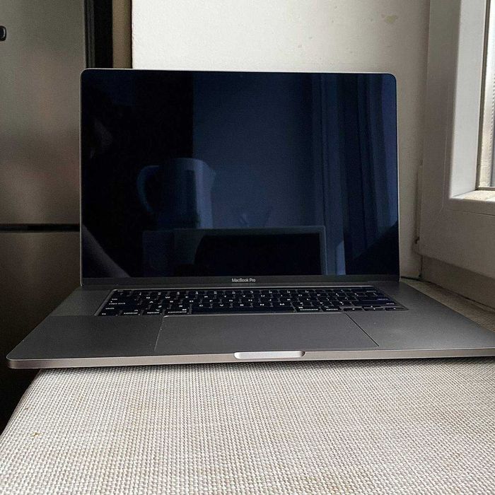 Ноутбук Apple MacBook Pro