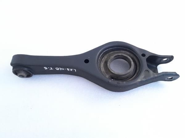 Braço de suspensão trás esquerdo KIA Ceed (ED)