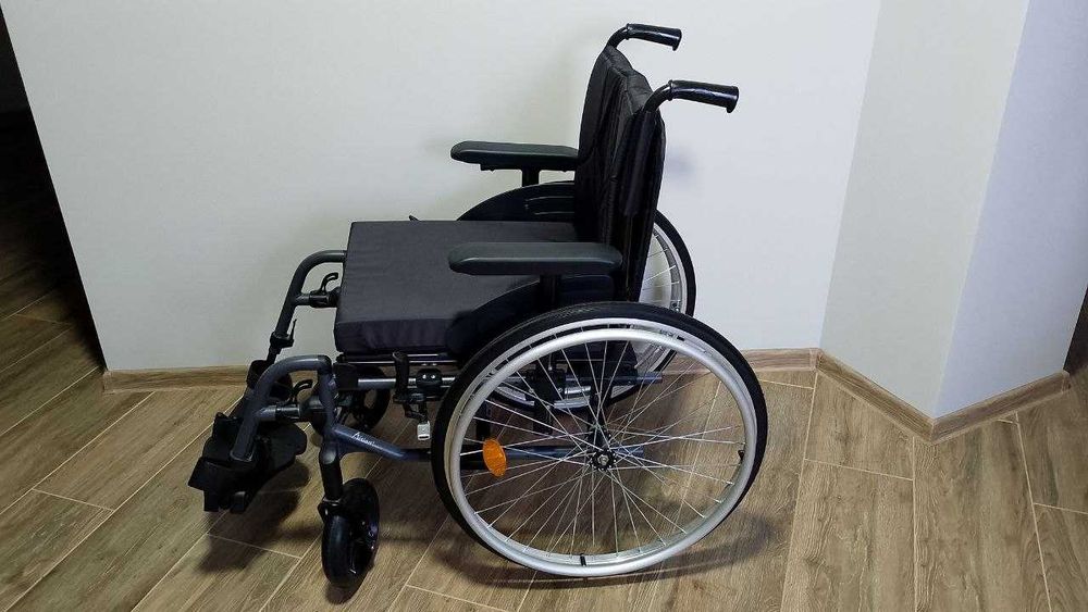 Крісло колісне Invacare Action 3 NG