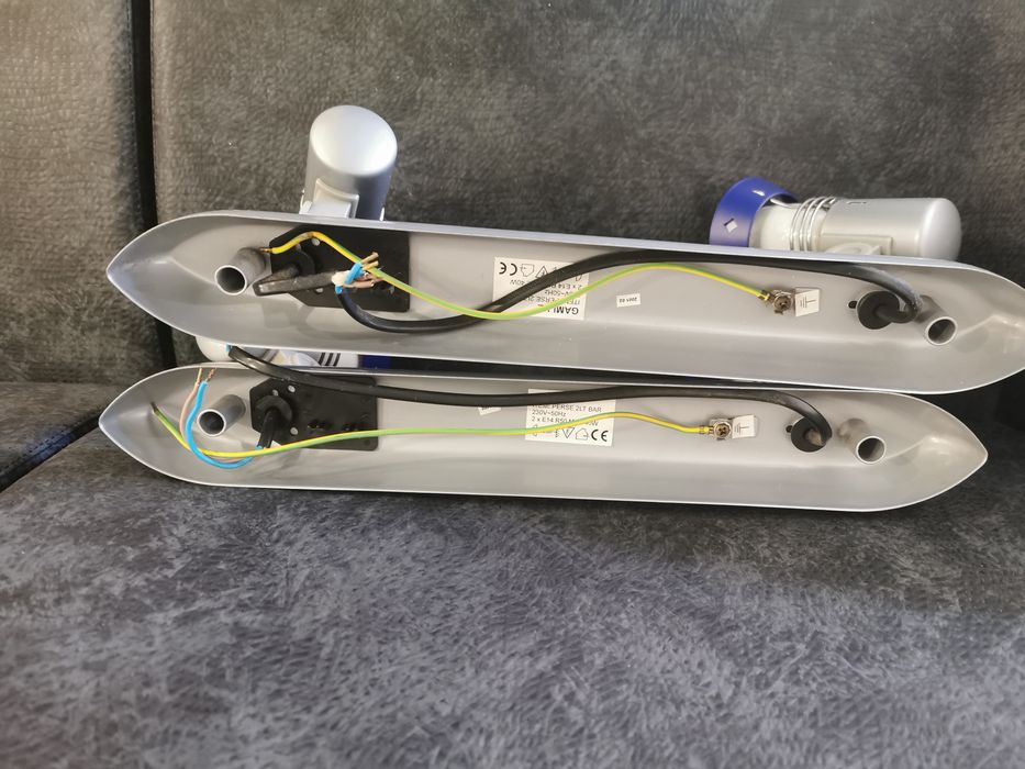 Vende-se conjunto de 2 Candeeiros de teto ou parede, dá para regular a