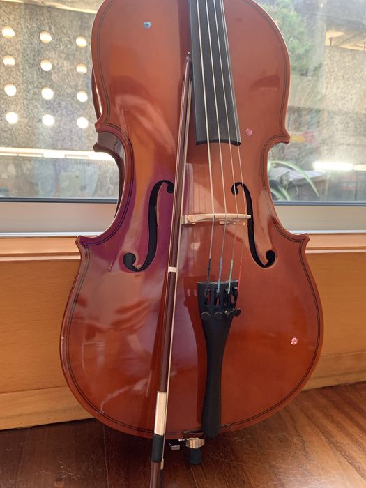 Violoncelo 1/8  marca Leonardo