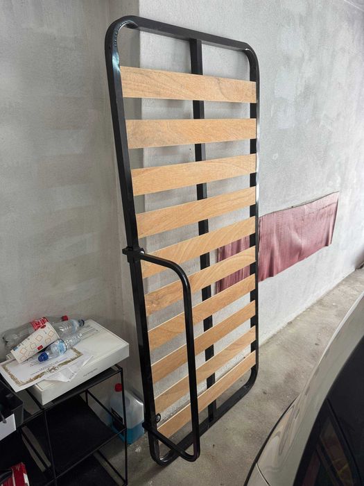 Cama de Beliche em Metal Preto com Ripas de Madeira - 2 pessoas