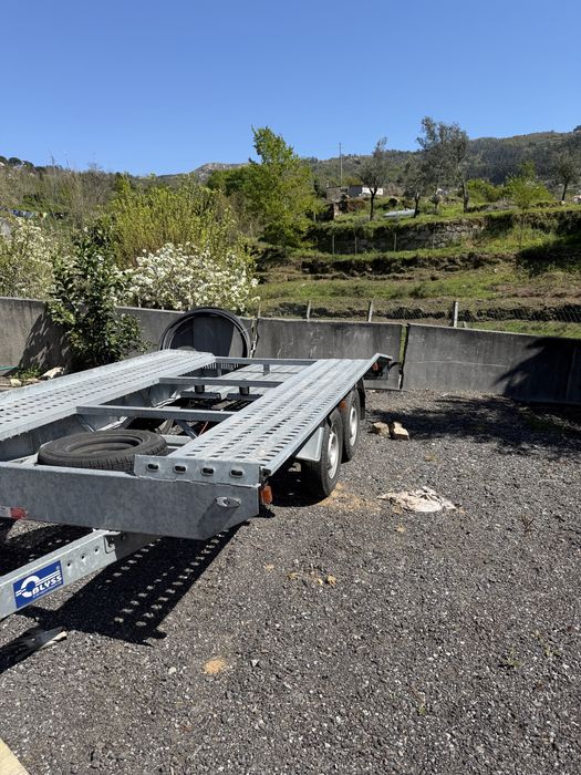 Atrelado porta carros como novo