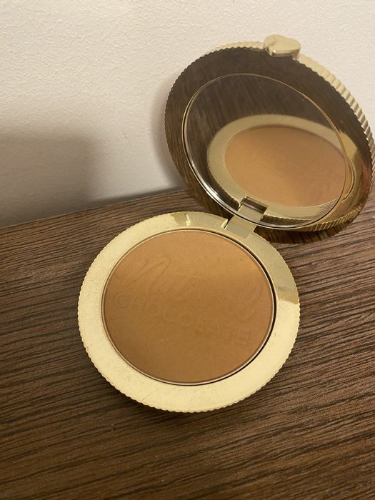 Natural chocolate bronzer too faced