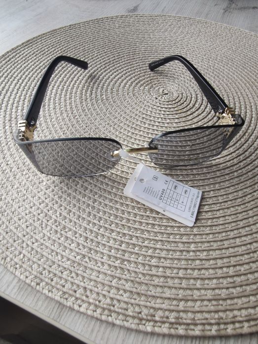 Okulary przeciwsłoneczne miumiu