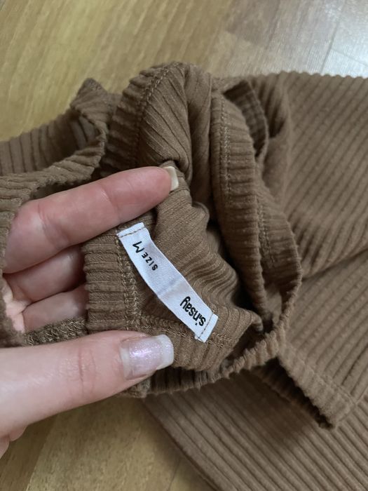 Можна спідничка у рубчик, розмір М, цікавий дизайн