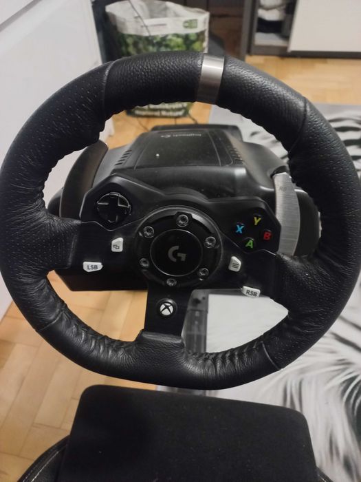 Zestaw gamingowy logitech g920 kierownica,pedały,sk. Biegów fotel.